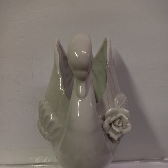 COPY - Vintage 3D Cypress Gardens Ivory Swan Candy Dish, Vase W/Rose Porcelain … - Picture 6 of 9